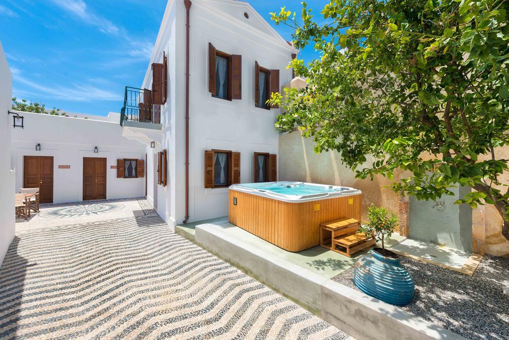Villa Eftihia In *
